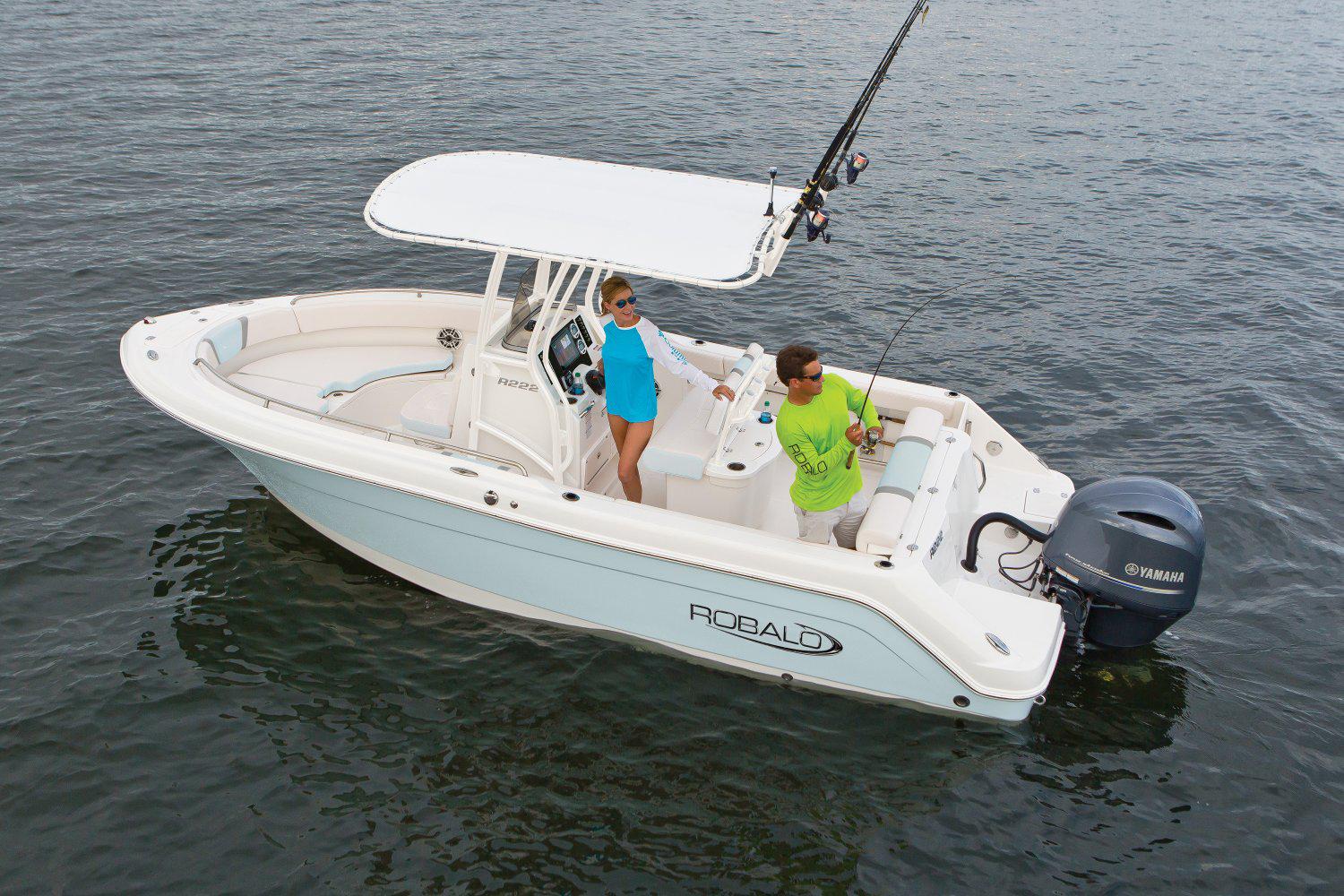 2025 Robalo R222 Center Console - Image 7