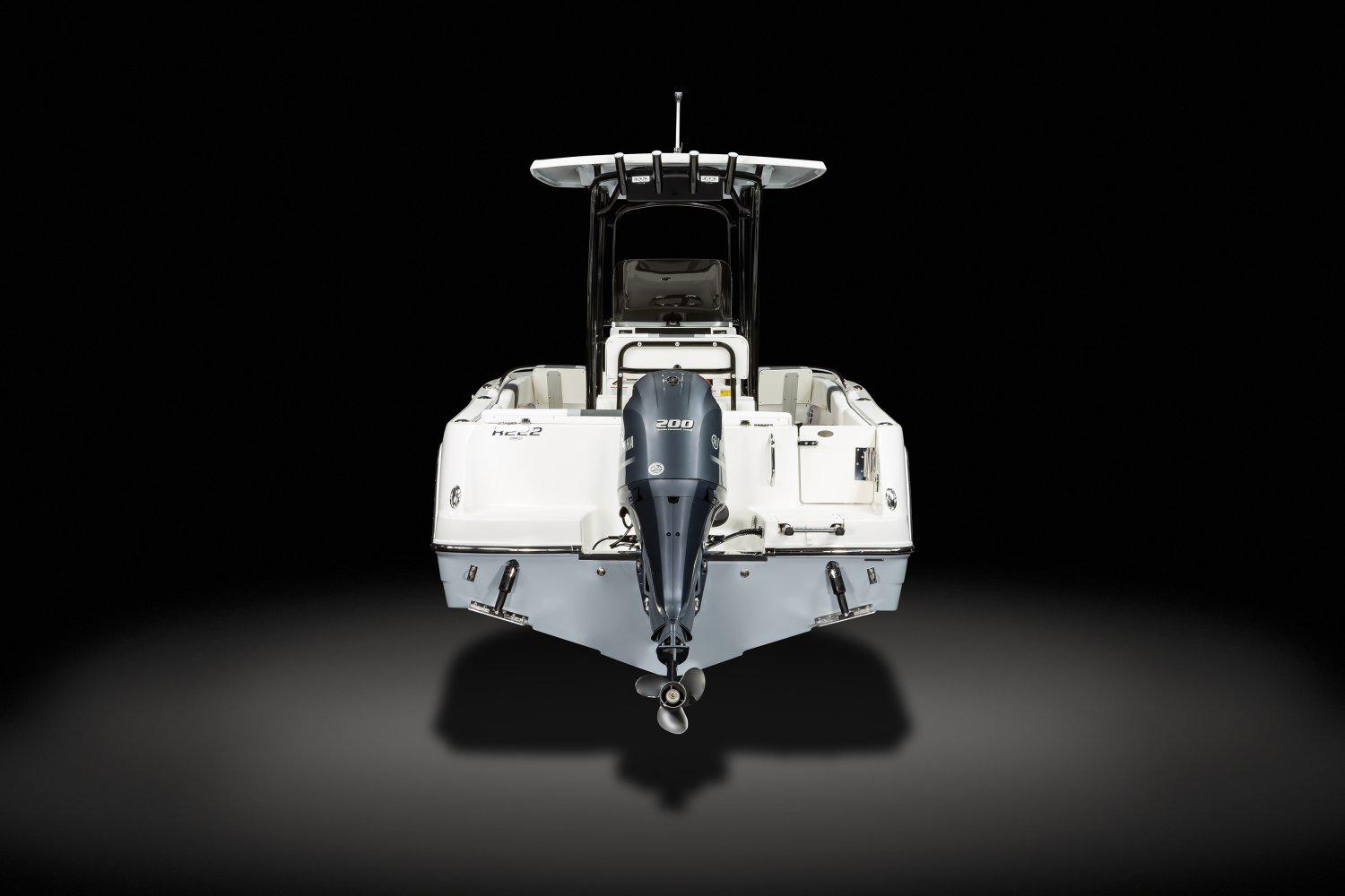 2025 Robalo R222 Center Console - Image 10