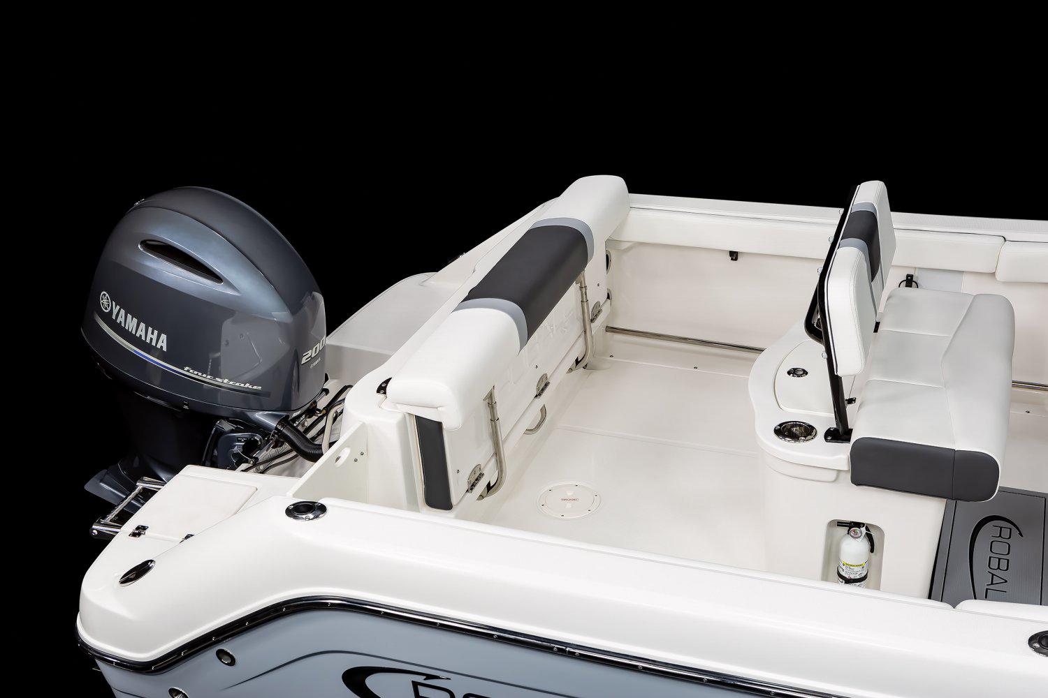 2025 Robalo R222 Center Console - Image 15