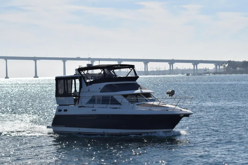 Low Engine Hours Yacht Photos Pics 
