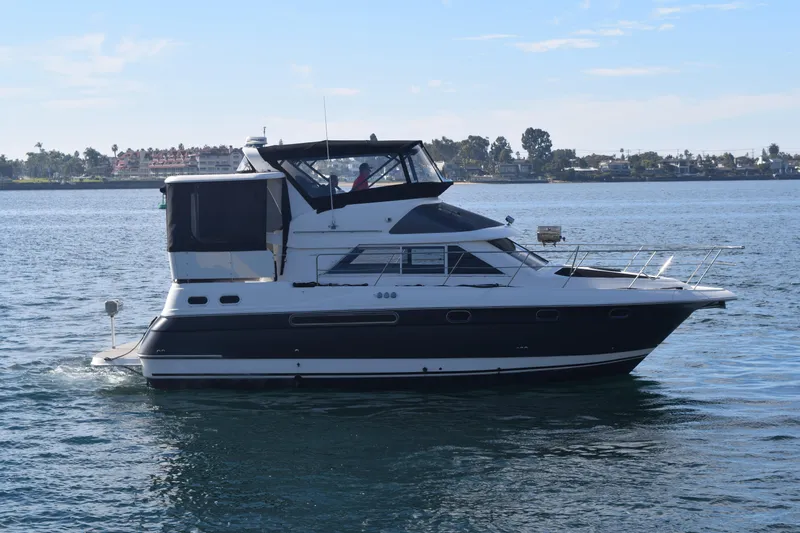 Low Engine Hours Yacht Photos Pics 