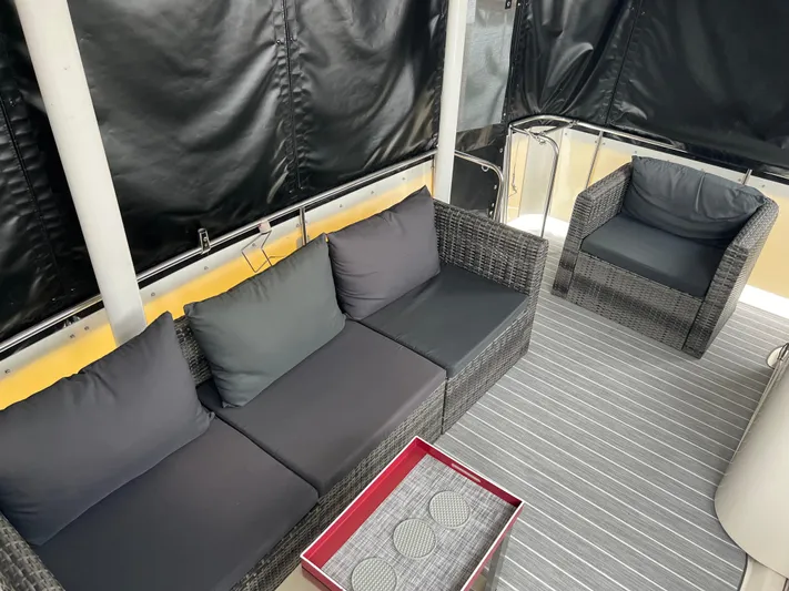 Low Engine Hours Yacht Photos Pics 1995 Cruisers Yachts 3650 ACMY interior with wicker seating and striped carpet.