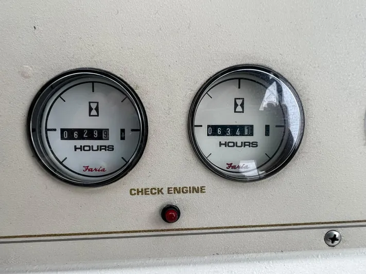 Low Engine Hours Yacht Photos Pics Hour meters on 1995 Cruisers Yachts 3650 ACMY dashboard, showing engine hours.