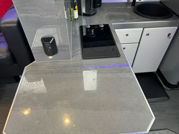 Low Engine Hours Yacht Photos Pics 