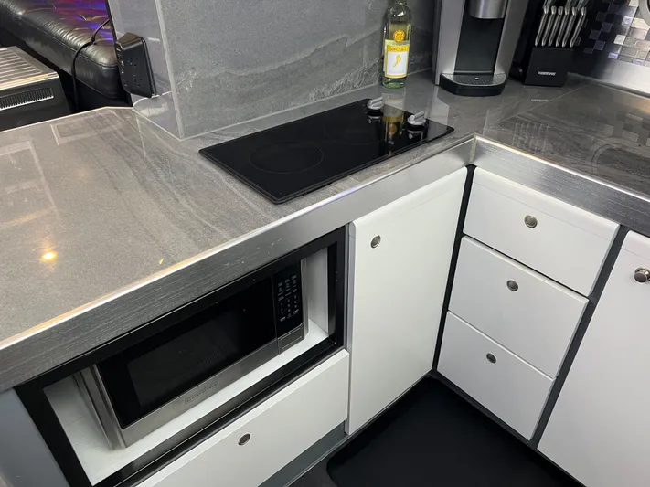 Low Engine Hours Yacht Photos Pics 