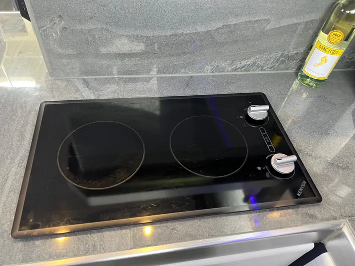 Low Engine Hours Yacht Photos Pics 