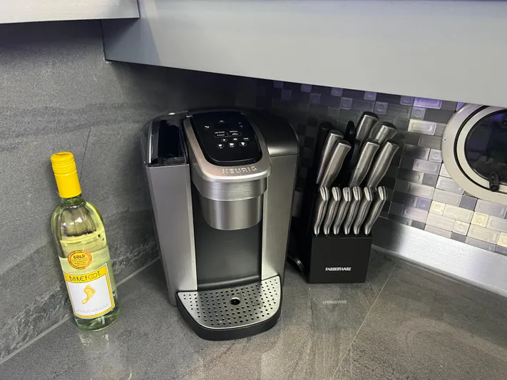 Low Engine Hours Yacht Photos Pics 