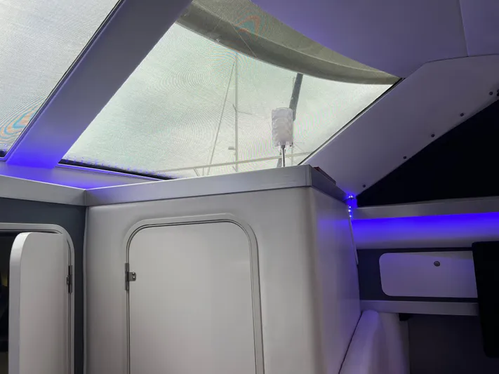 Low Engine Hours Yacht Photos Pics 