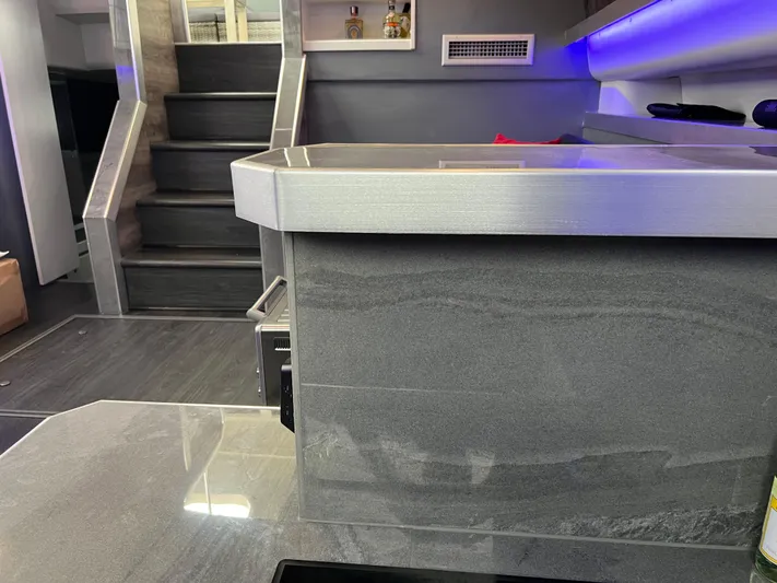 Low Engine Hours Yacht Photos Pics 