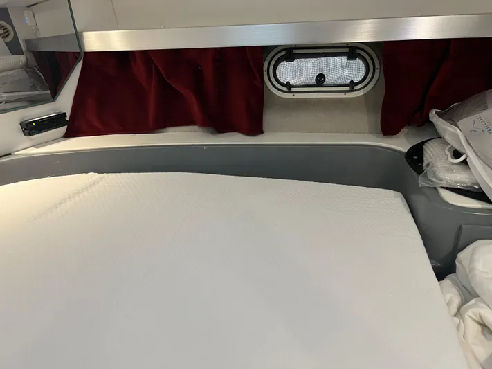 Low Engine Hours Yacht Photos Pics 