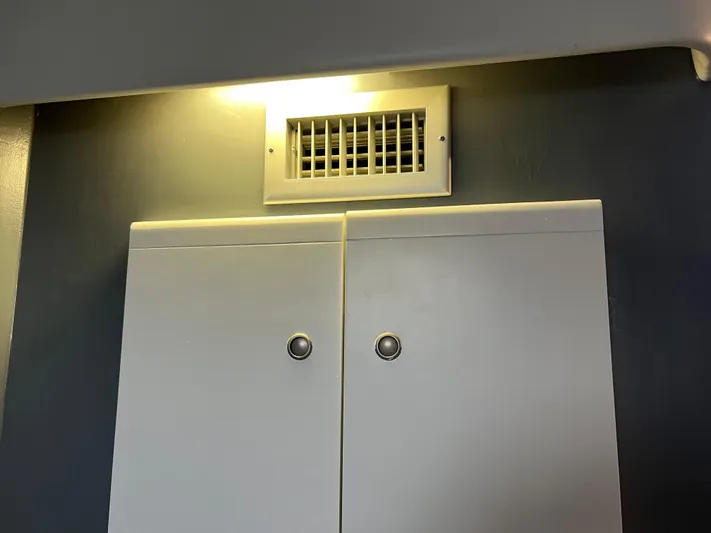 Low Engine Hours Yacht Photos Pics 