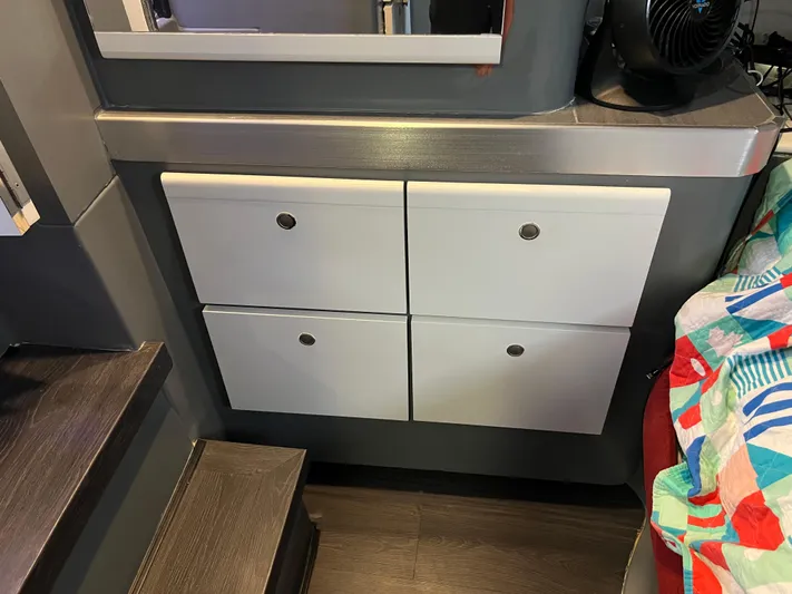 Low Engine Hours Yacht Photos Pics 