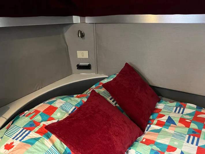 Low Engine Hours Yacht Photos Pics 