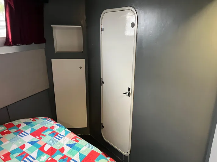 Low Engine Hours Yacht Photos Pics 