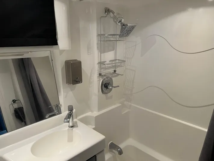 Low Engine Hours Yacht Photos Pics 