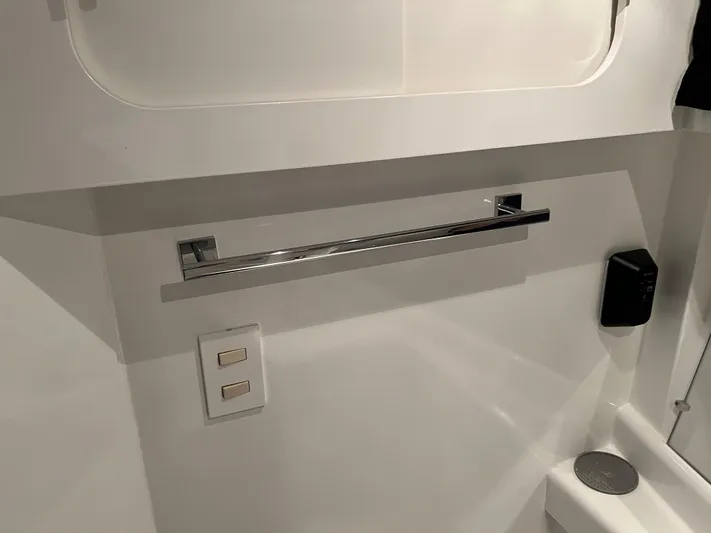 Low Engine Hours Yacht Photos Pics 