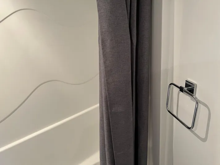 Low Engine Hours Yacht Photos Pics 