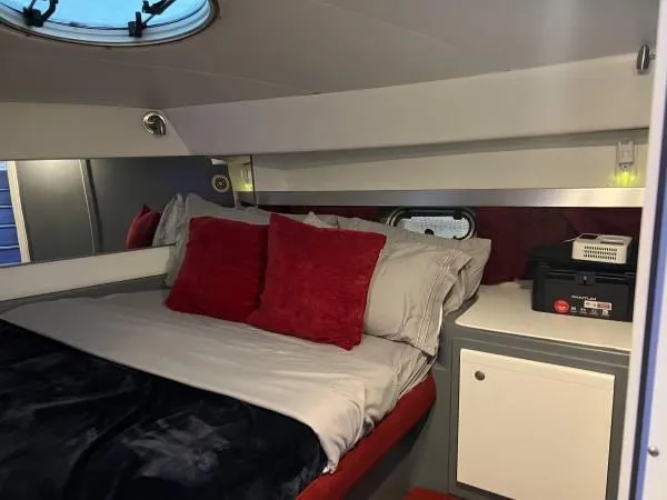 Low Engine Hours Yacht Photos Pics 