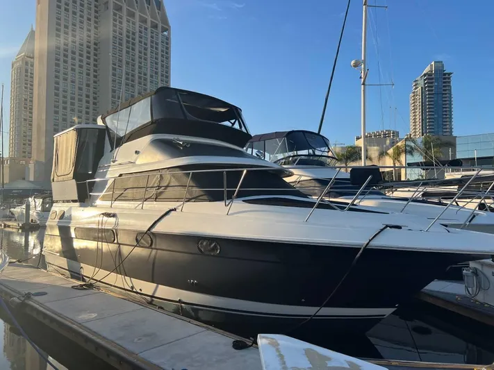 Low Engine Hours Yacht Photos Pics 