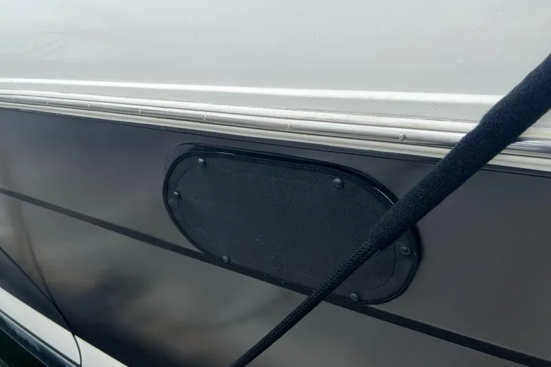 Low Engine Hours Yacht Photos Pics Close-up of 1995 Cruisers Yachts 3650 ACMY hull with black oval detail.