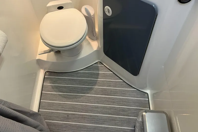 Low Engine Hours Yacht Photos Pics 