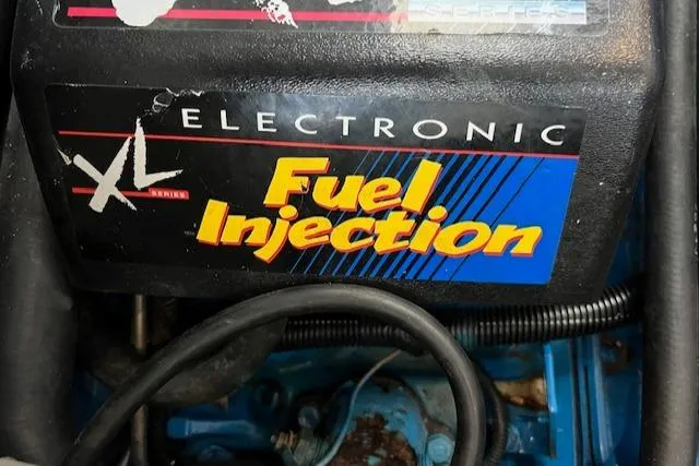 Low Engine Hours Yacht Photos Pics 