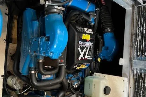 Low Engine Hours Yacht Photos Pics 