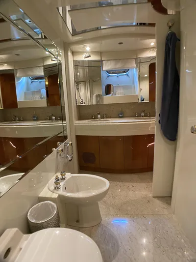 85 Azimut Ultimate Yacht Photos Pics 