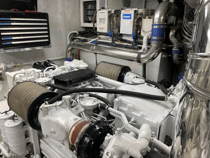 85 Azimut Ultimate Yacht Photos Pics 