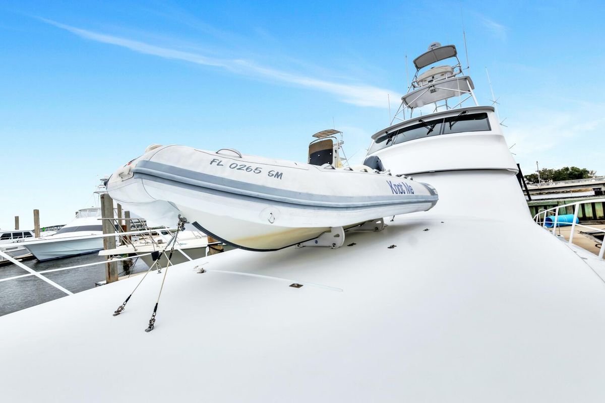 2005 Viking 74 