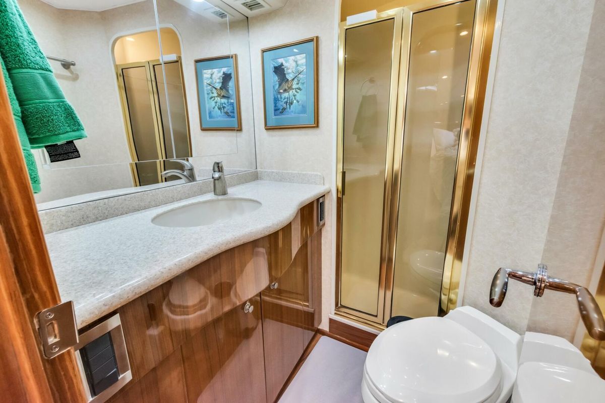 2005 Viking 74 