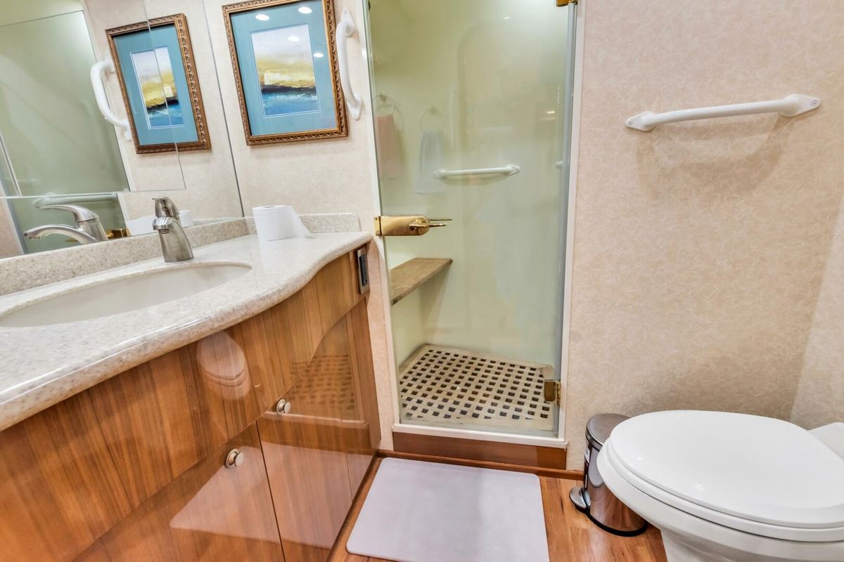 2005 Viking 74 