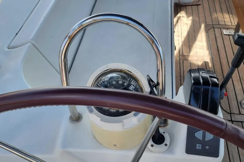 Pac Man Yacht Photos Pics Steering wheel and compass on 2001 Beneteau Oceanis Clipper 473 yacht.