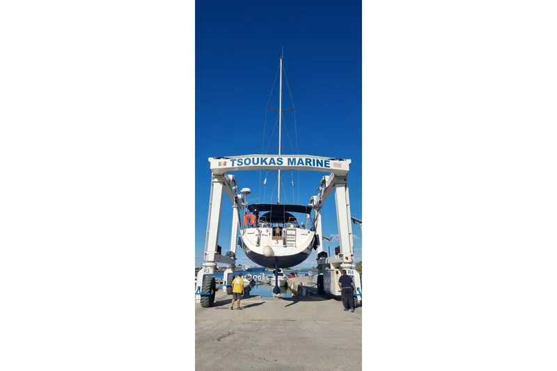 Pac Man Yacht Photos Pics Beneteau Oceanis Clipper 473 sailboat in Tsoukas Marine lift, 2001 model.