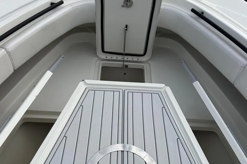  Yacht Photos Pics 2017 Hydra-Sports 4200 Siesta boat interior with seating and storage compartment.