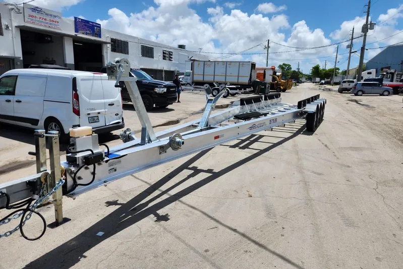  Yacht Photos Pics Trailer for 2017 Hydra-Sports 4200 Siesta boat in an industrial area.