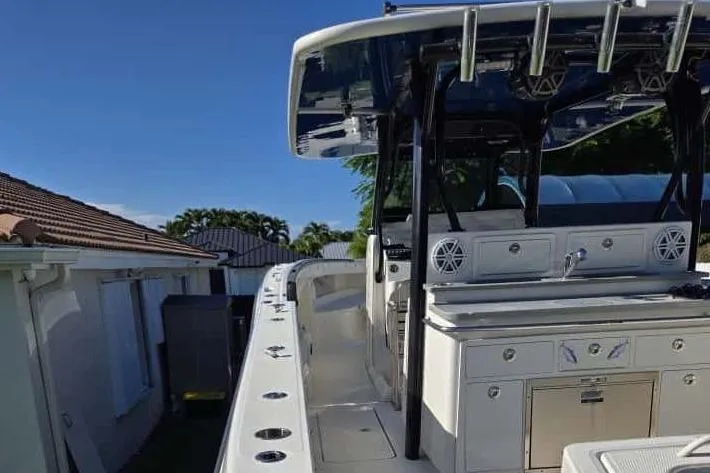  Yacht Photos Pics 2017 Hydra-Sports 4200 Siesta boat, side view, sunny day.