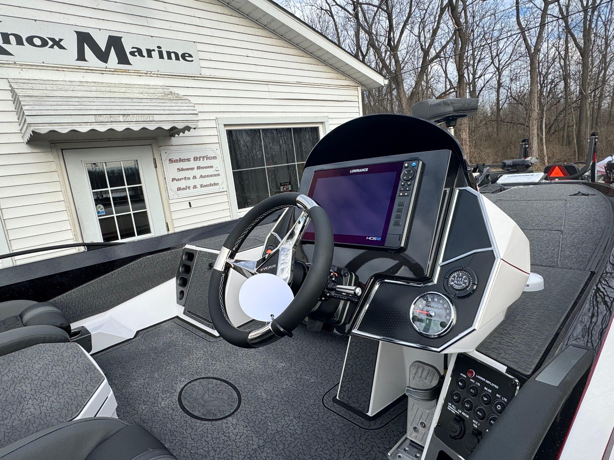 2025 Vexus VXS21 boat dashboard with advanced navigation system at Knox Marine.
