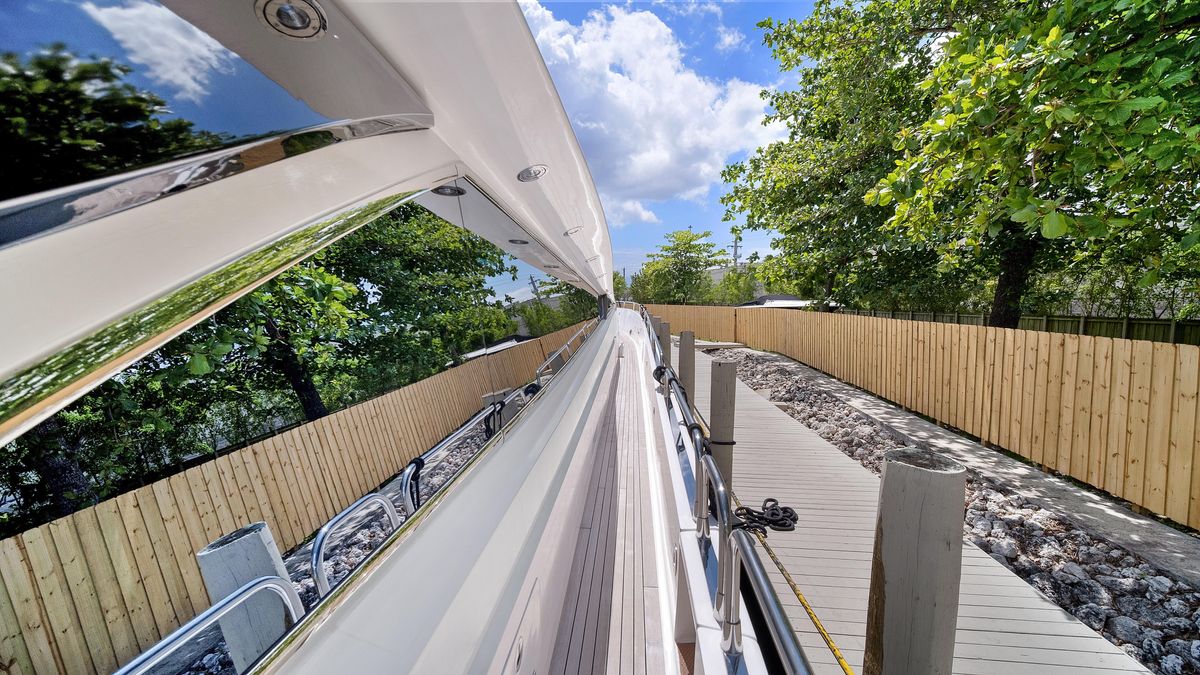 2007 Sunseeker 108 