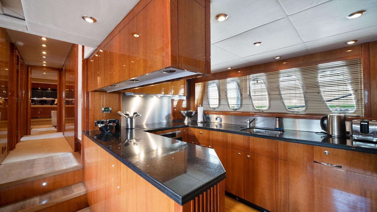 2007 Sunseeker 108 