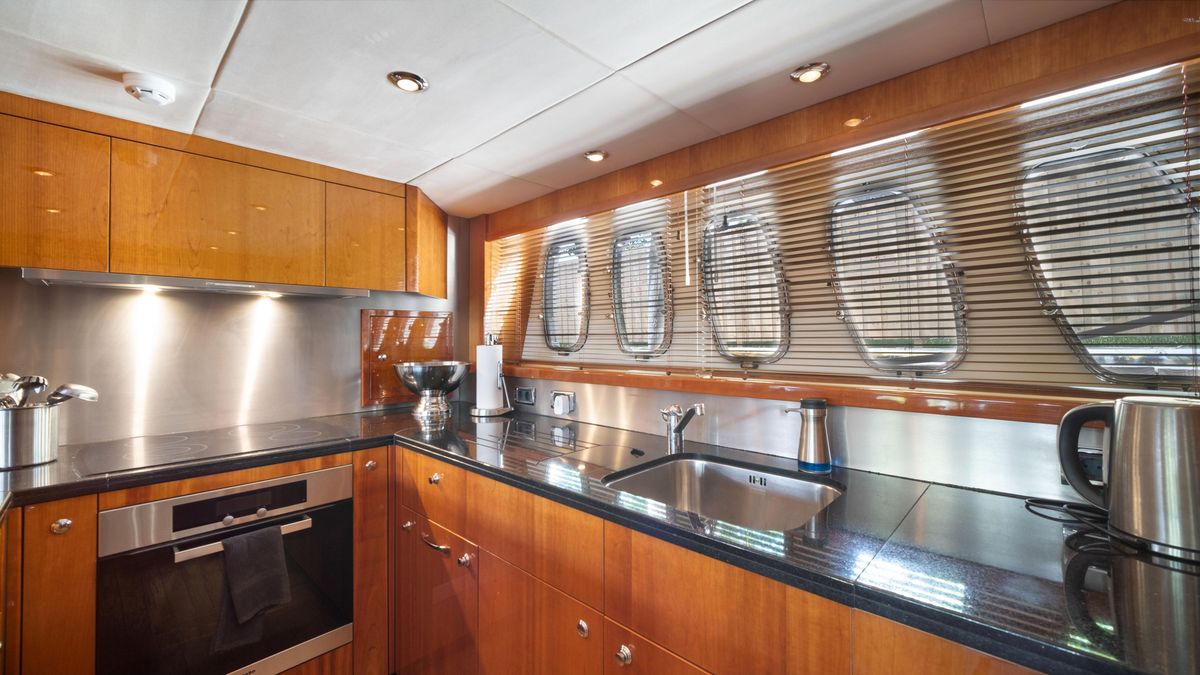 2007 Sunseeker 108 