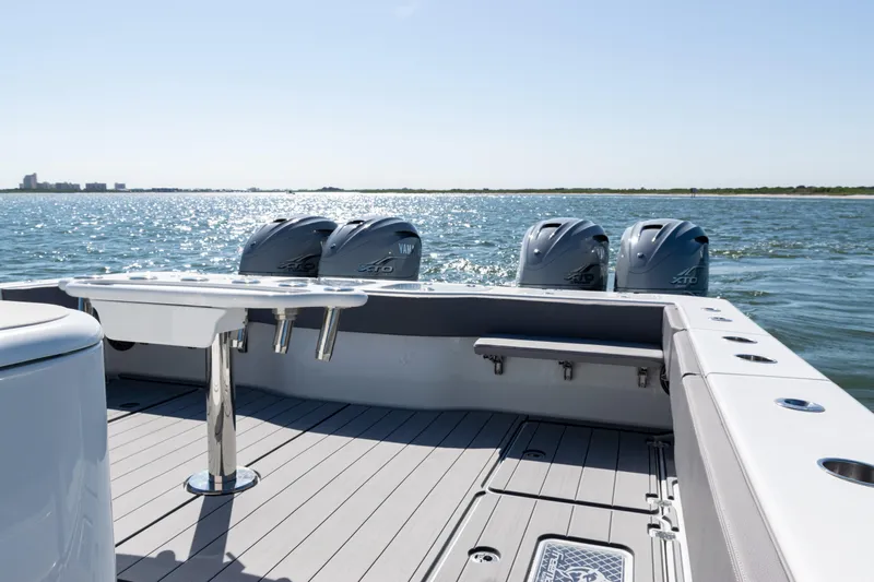  Yacht Photos Pics 2024 Freeman 47 boat with Yamaha engines on open water, featuring sleek deck design.