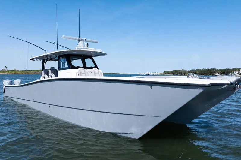  Yacht Photos Pics 2024 Freeman 47 boat on water, sleek design, clear sky background.