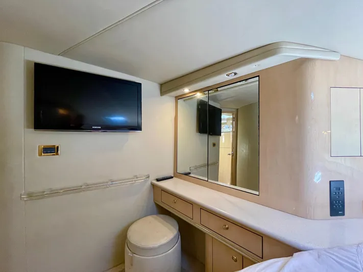 No Doubts IV Yacht Photos Pics Interior of 1999 Sea Ray 500 Sundancer with TV, vanity, and storage.