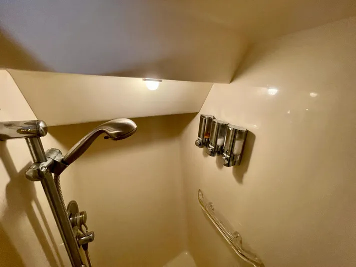 No Doubts IV Yacht Photos Pics Shower area in 1999 Sea Ray 500 Sundancer yacht with modern fixtures and lighting.