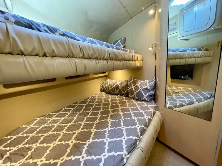 No Doubts IV Yacht Photos Pics Interior cabin of 1999 Sea Ray 500 Sundancer with bunk beds and patterned bedding.