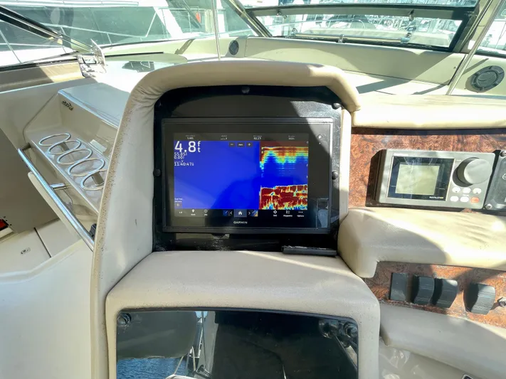 No Doubts IV Yacht Photos Pics Control panel of a 1999 Sea Ray 500 Sundancer yacht with navigation display.