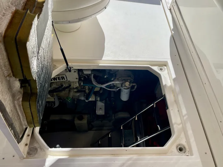 No Doubts IV Yacht Photos Pics Engine compartment of a 1999 Sea Ray 500 Sundancer yacht, showing mechanical components.