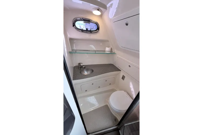  Yacht Photos Pics Head