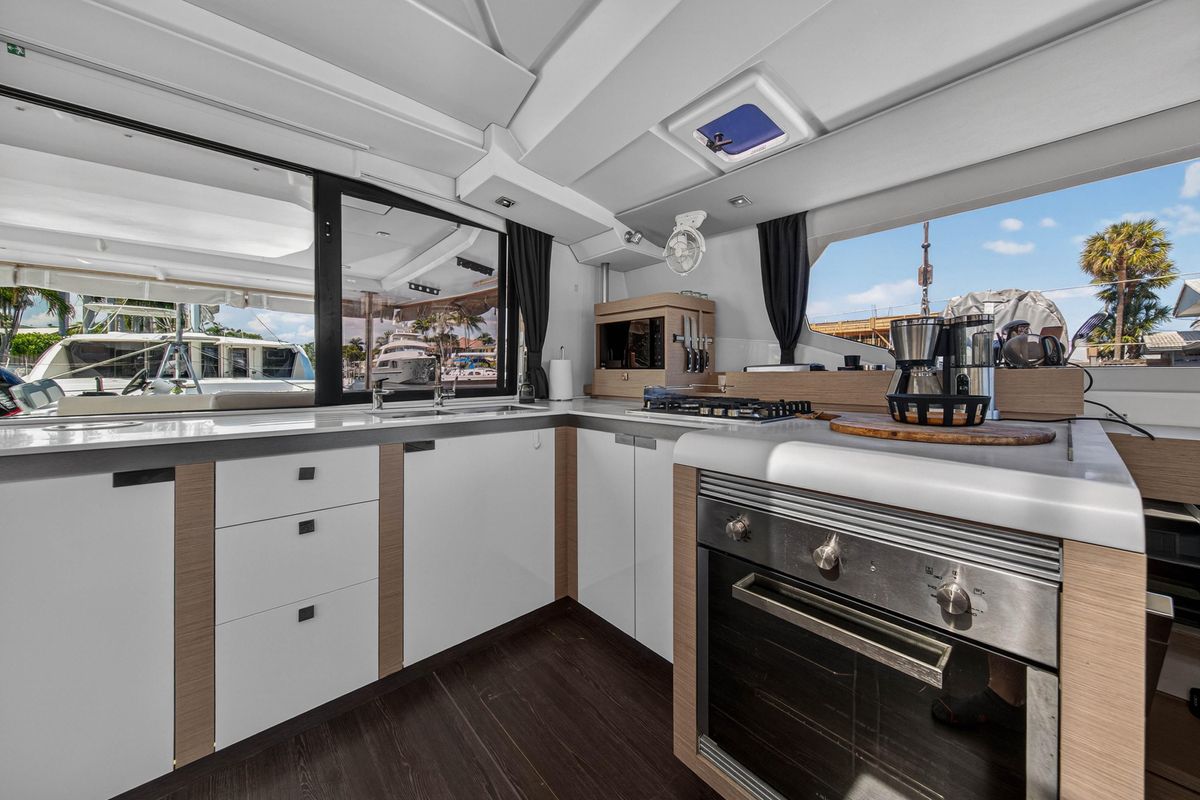 2022 Fountaine Pajot 47 